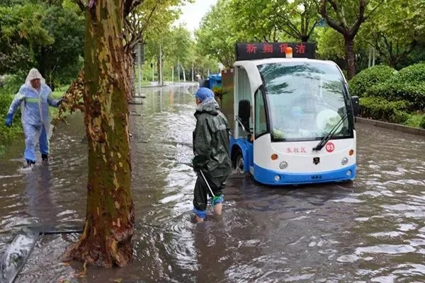 上海明后天暴雨到大暴雨,市民需警惕强降水与出行风险 上海明后天暴雨到大暴雨,市民需警惕强降水与出行风险