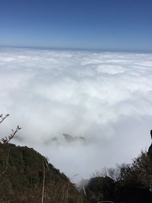 峨眉山天气，一山有四季，十里不同天